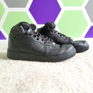 Nike AirForce 1 Mids